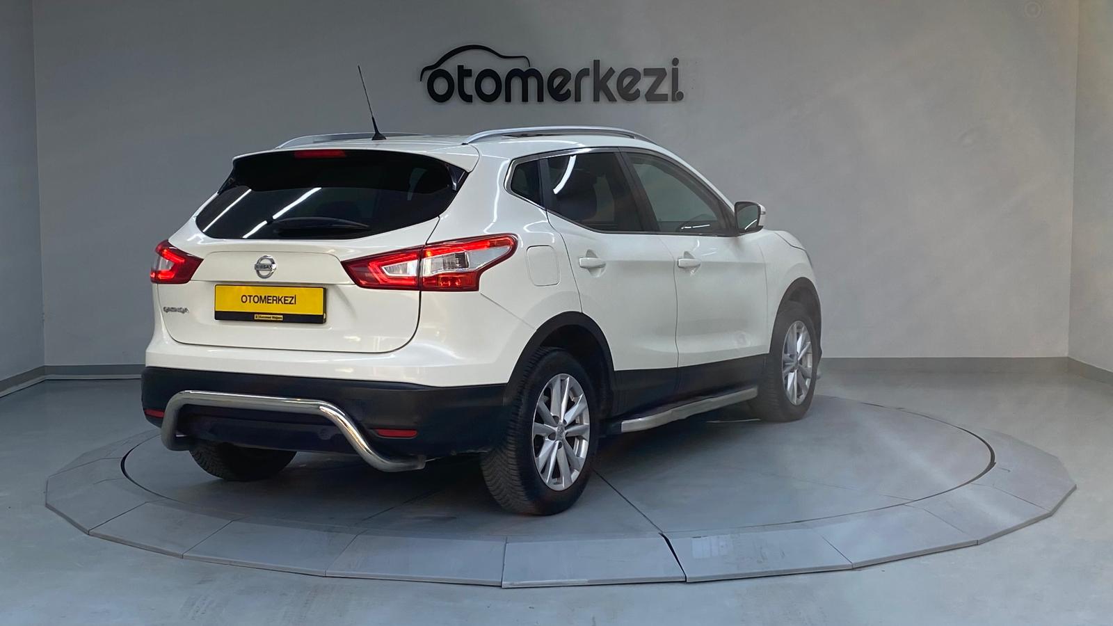NISSAN QASHQAI 5